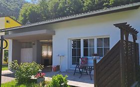 Haus beim Wasser im grünen in sehr ruhiger Lage!!